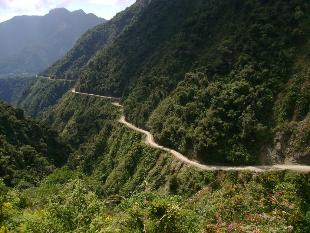 Biking down the World's Most Dangerous Road (4640m-1100m)