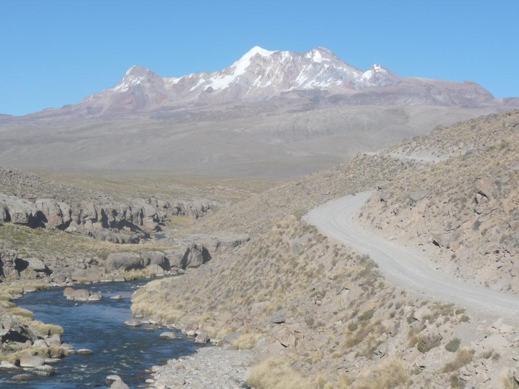Peru: en route Cotahuasi Canyon, Valley of the Cactus (4700m)